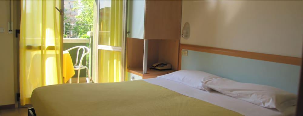 Hotel Etna - Nuova Gestione Romagnola All-Inclusive Spiaggia Parcheggio Риччоне Екстер'єр фото