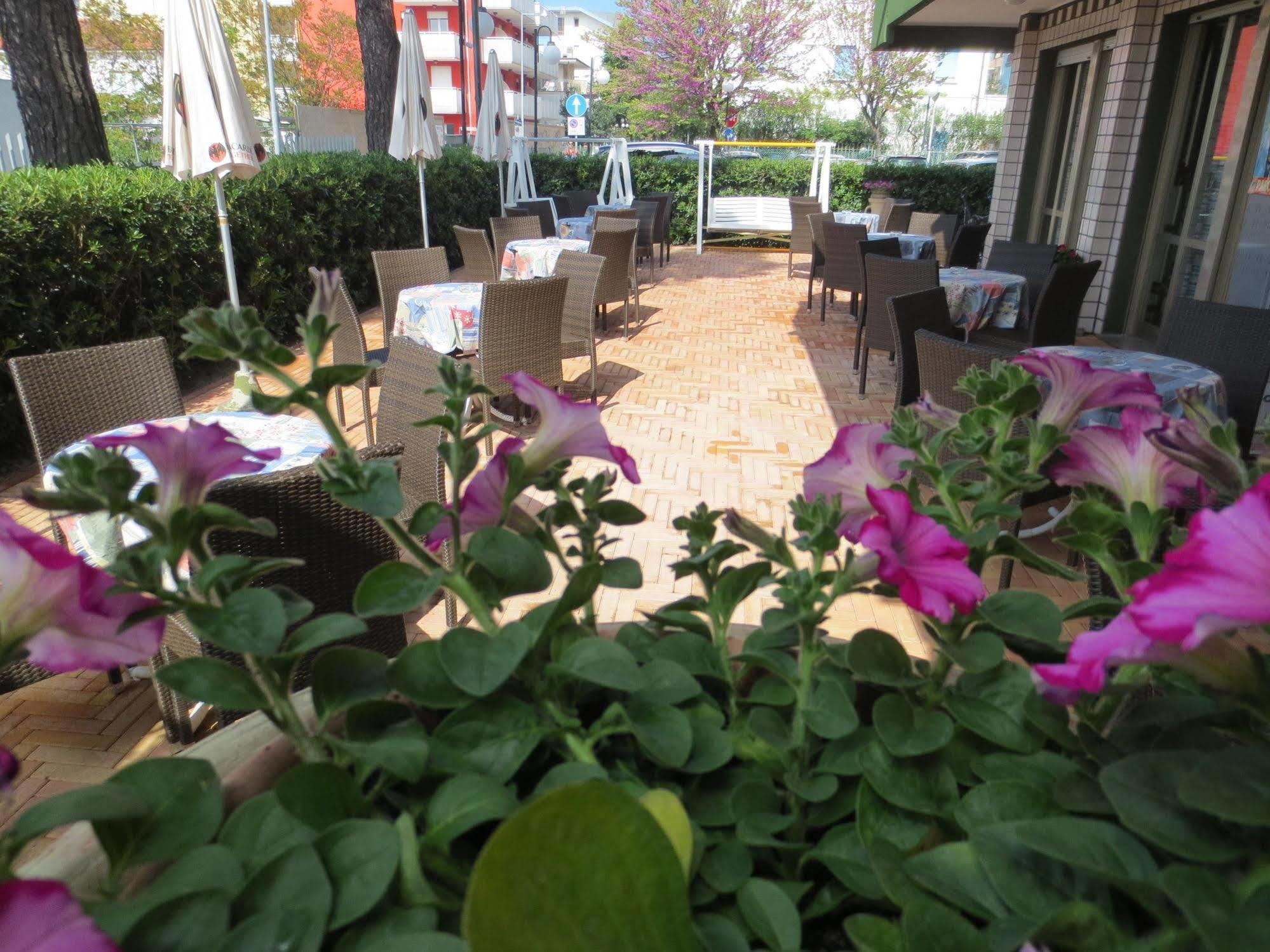 Hotel Etna - Nuova Gestione Romagnola All-Inclusive Spiaggia Parcheggio Риччоне Екстер'єр фото