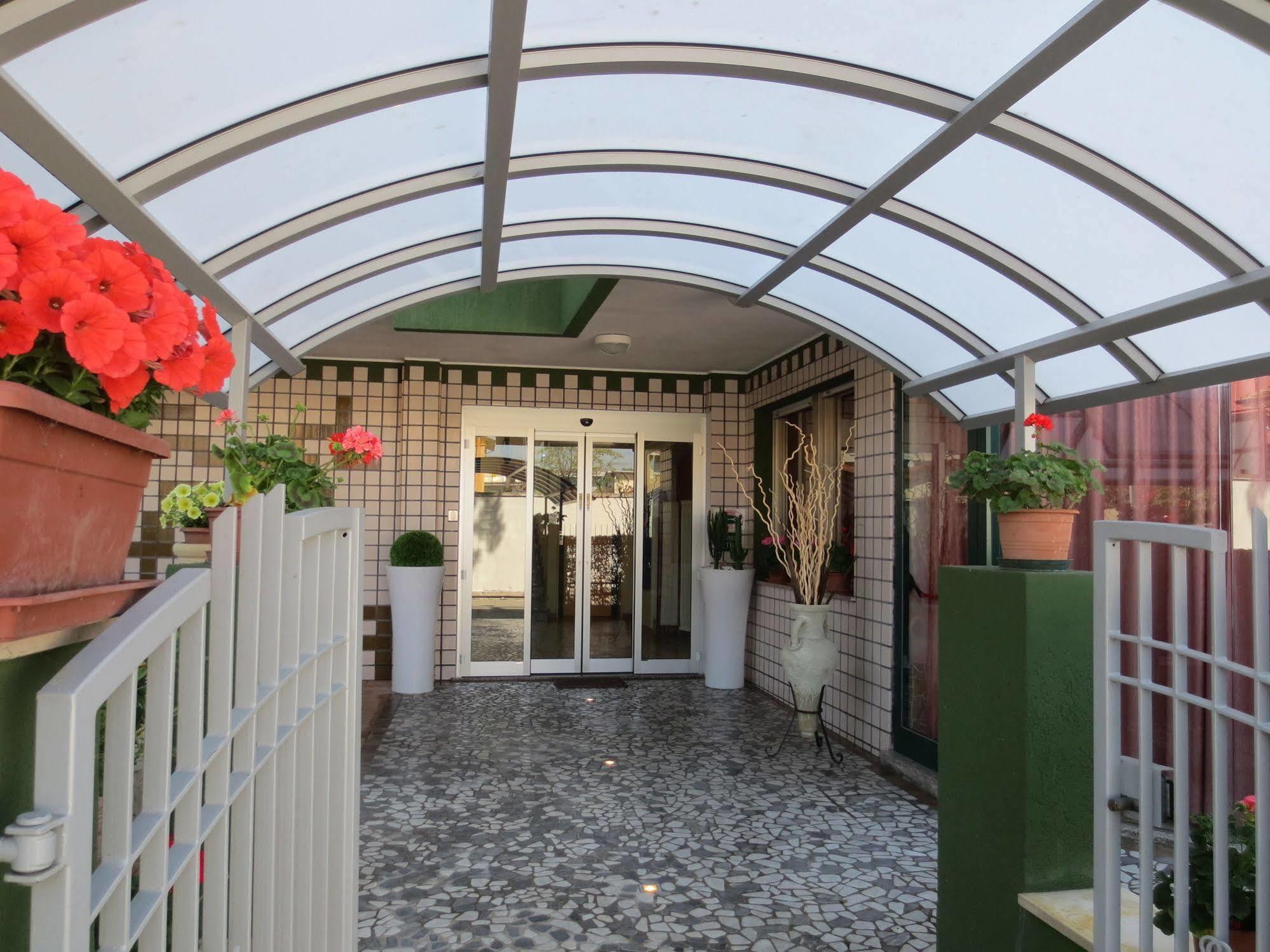 Hotel Etna - Nuova Gestione Romagnola All-Inclusive Spiaggia Parcheggio Риччоне Екстер'єр фото
