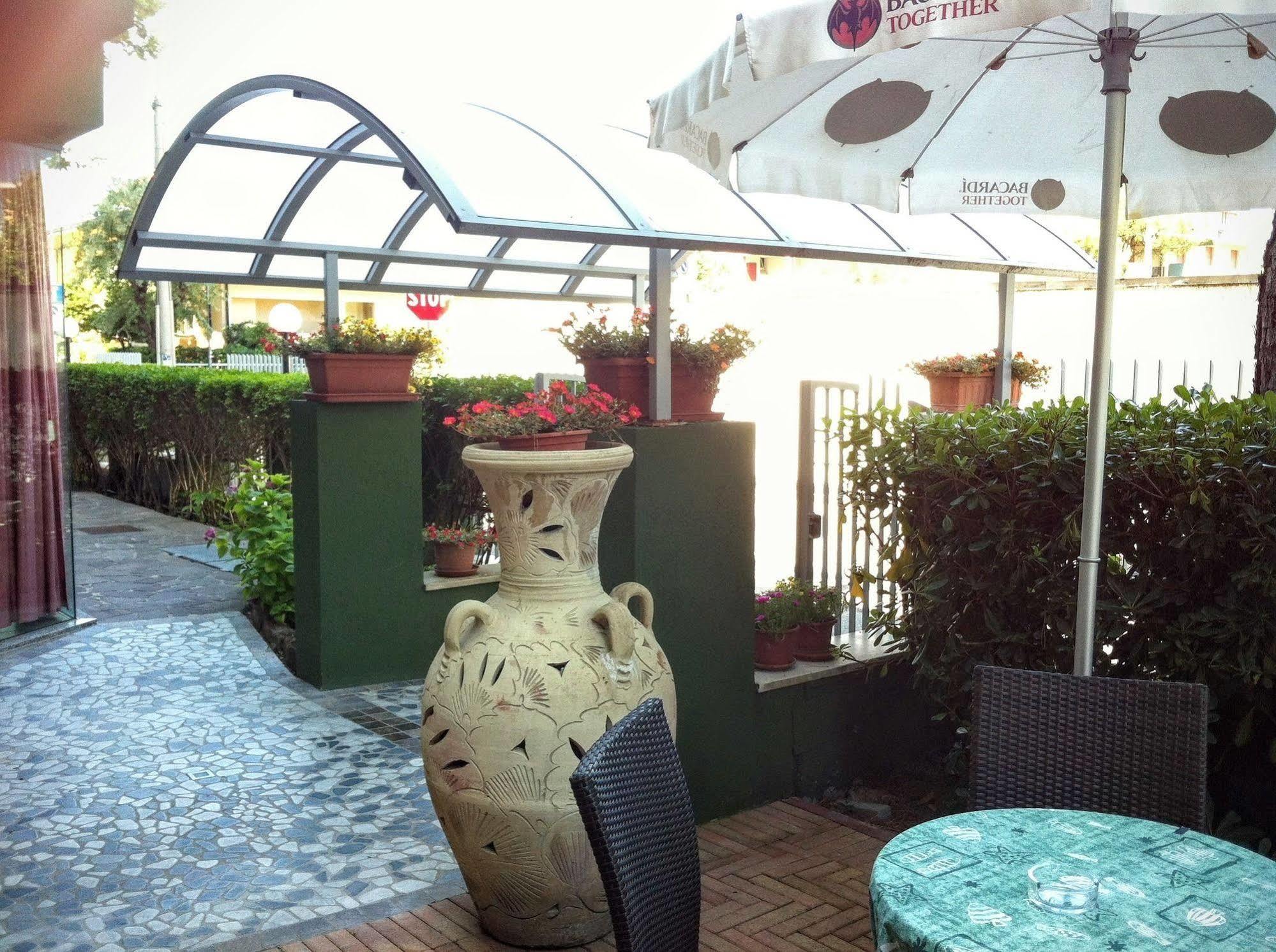 Hotel Etna - Nuova Gestione Romagnola All-Inclusive Spiaggia Parcheggio Риччоне Екстер'єр фото