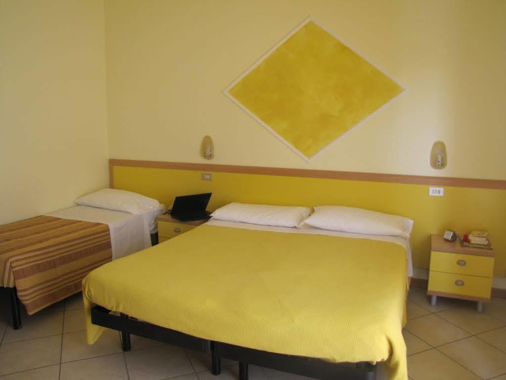 Hotel Etna - Nuova Gestione Romagnola All-Inclusive Spiaggia Parcheggio Риччоне Екстер'єр фото